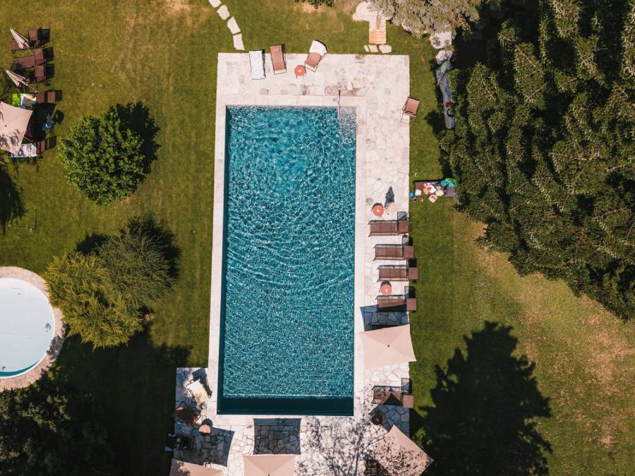Drohnenaufnahme Pool- Hotel Flötscherhof